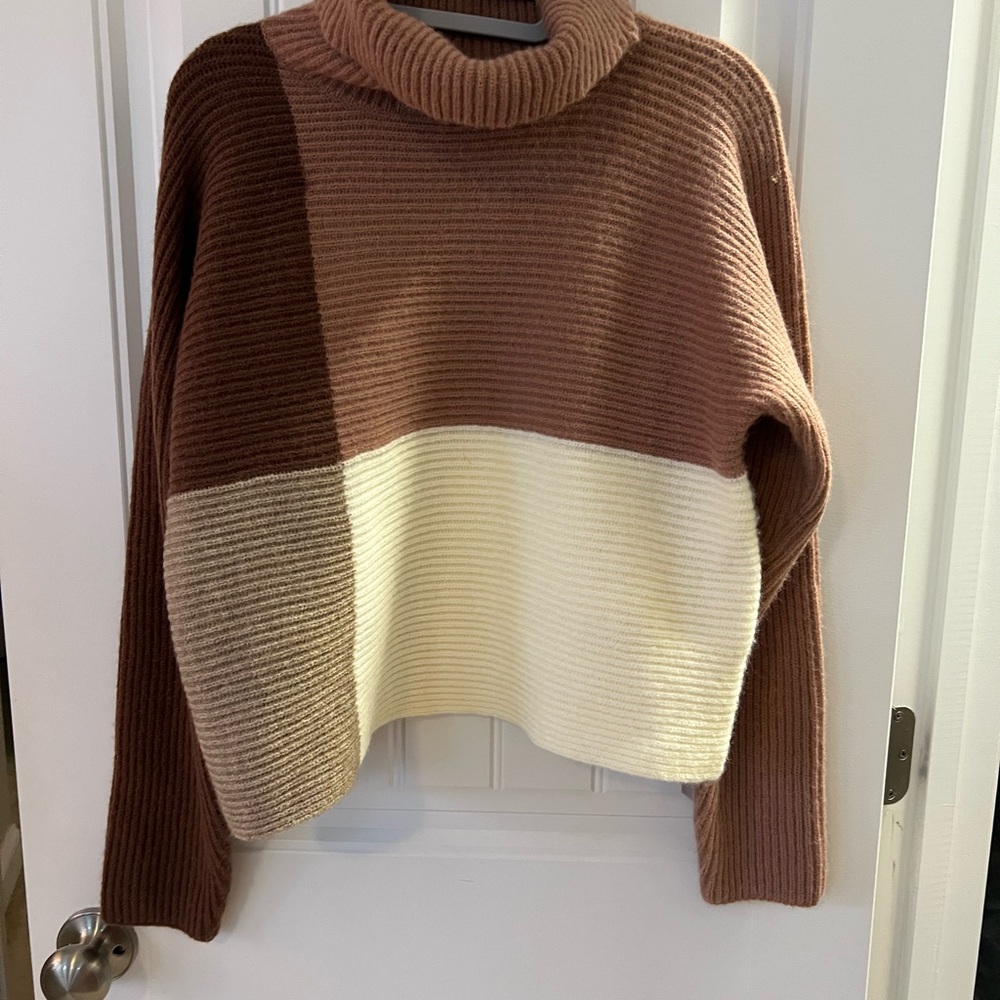 NWT Lulu’s Colorblock Turtleneck Sweater